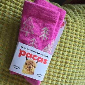 Pacas Alpaca Hot Pink Xmas Tree Socks NWT Sz M/ L 8.5 -11.5
